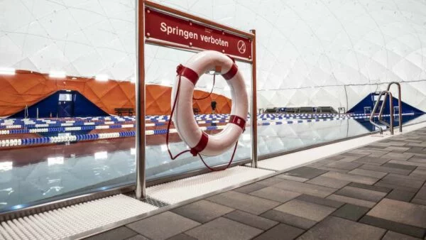 Frankfurter Rundschau: Mehr Traglufthallen über Schwimmbädern
