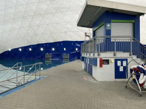 Mehr als nur provisorische Hallenbäder