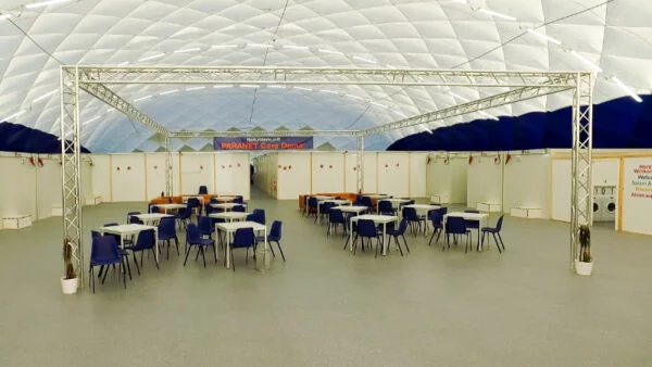 Mobile Hallen als Notunterkünfte