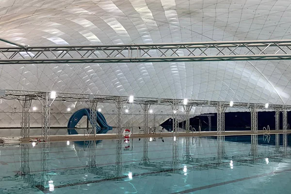 Traglufthalle - Drei Folien und ein Korsett