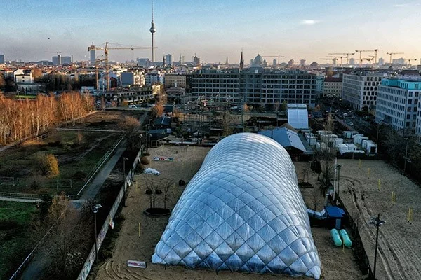 Beach Mitte am Nordbahnhof errichtet Traglufthalle