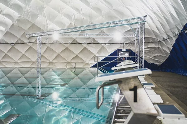 Eröffnung der Traglufthalle im Freibad Hausen