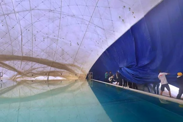 Nordbad Darmstadt: Schwimmen unter dem Dach