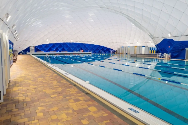 Überdachung Schwimmsporthalle mit Traglufthalle in Frankfurt Niedereschbach