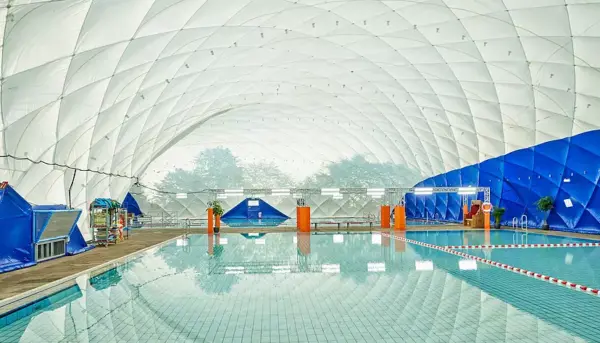 Wie aus dem Freibad ein Hallenbad wird